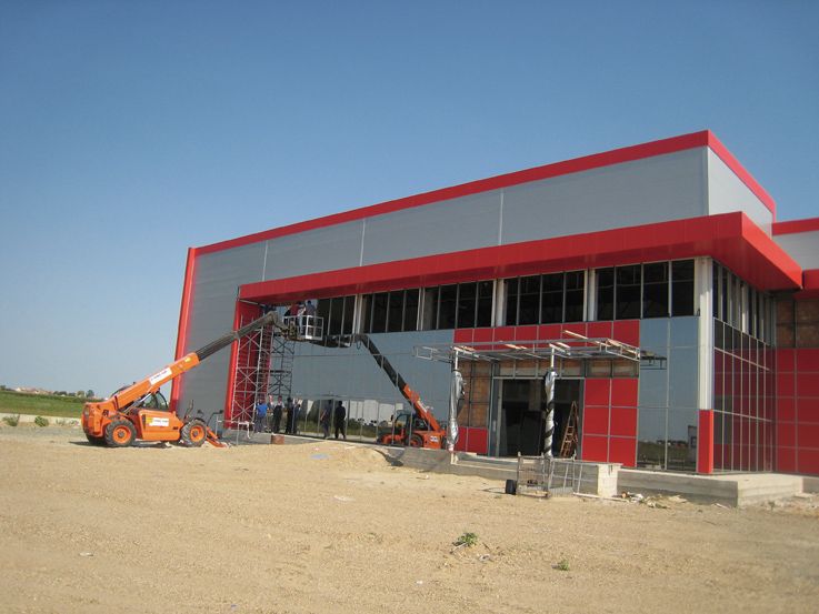 Montage von Glas und alucobond Fassade Gebäude "Gataric" in Krnješevci-Belgrad