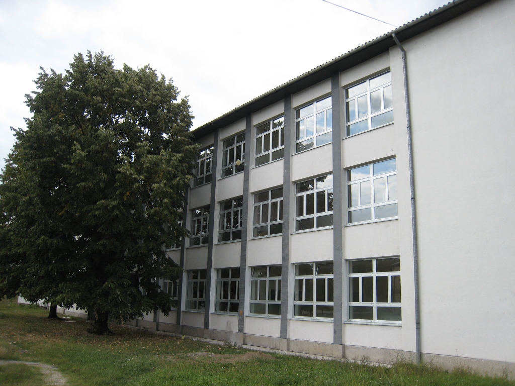 École secondaire de médecine et d'agricole  à Brcko