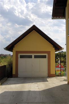 Double leaf garage door